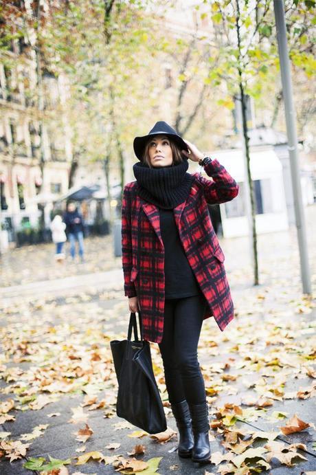 street style barbara crespo autumn leaves puerta alcala madrid fashion blogger outfit street style barbara crespo autumn leaves puerta alcala madrid fashion blogger outfit