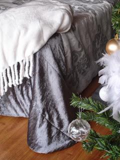 UNA HABITACIÓN Y DOS COLCHAS.