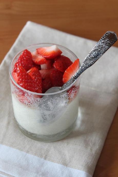 Panna cotta de vainilla con fresas
