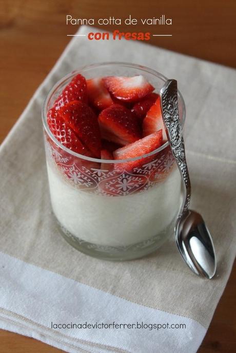 Panna cotta de vainilla con fresas
