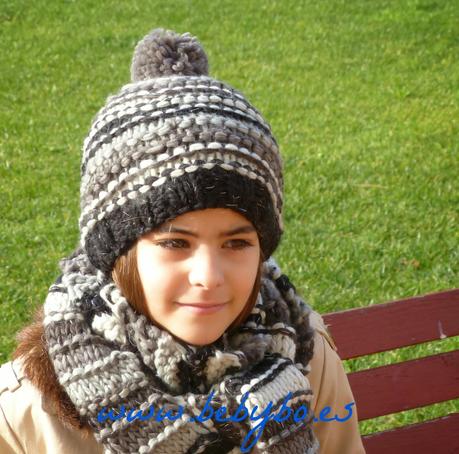 CON GORRO Y BUFANDA