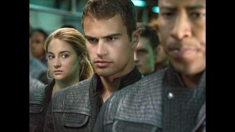 Primer post del año: Still oficial de Tris y Cuatro bajo la 'Simulación Final'.