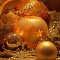 Decoración navideña con velas de cera Decoración navideña con velas de cera