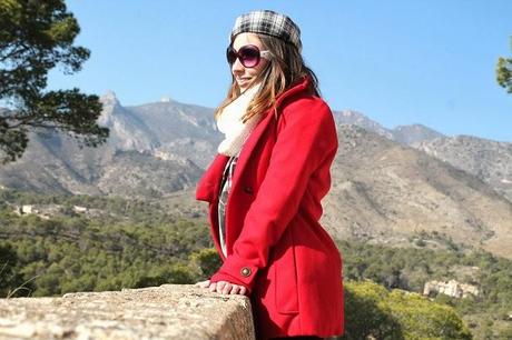 Boina y camisa con estampado tartan