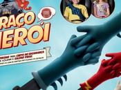 abrazo héroe para fomentar cinturón seguridad entre niños