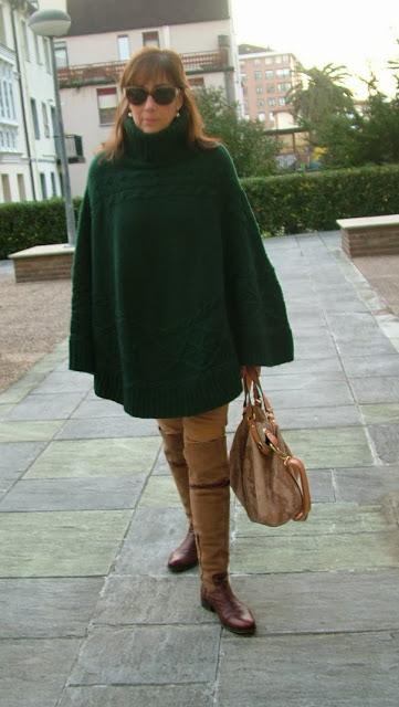 MIS LOOKS - PONCHO VERDE