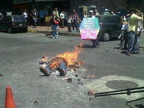 Volvieron a quemar a Nicolás Maduro!!!