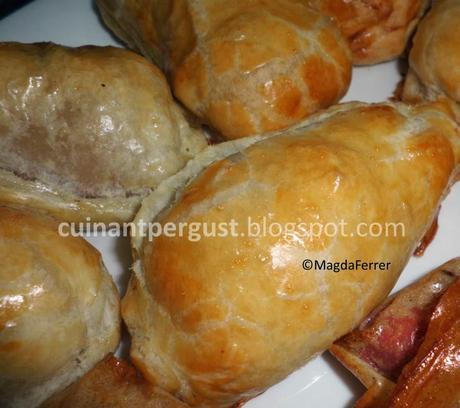 Hojaldres de morcilla envuelta en pimiento del piquillo Hojaldres de morcilla envuelta en pimiento del piquillo