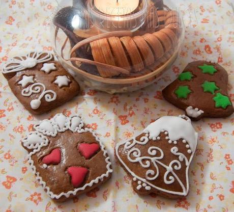 GALLETAS DE JENGIBRE DECORADAS CON GLASA A PINCEL