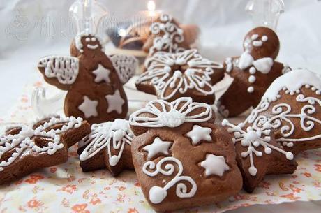 GALLETAS DE JENGIBRE DECORADAS CON GLASA A PINCEL