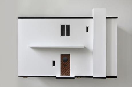 Una casa de muñecas, pero no un juguete sillón huevo egg arne jacbosen sillón cisne swan arne jacobsen silla hormiga ant arne jacobsen silla 7 arne jacobsen muebles y casas miniaturas miniaturas mid century modern juguetes miniaturas para adultos juguetes arquitectura diseño danés nórdico escandinavo diseñador y arquitecto danés Arne Jacobsen blog decoración diseño danés