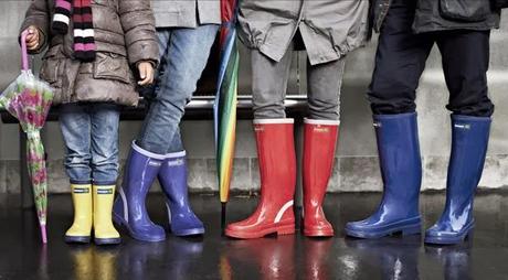 STREET STYLE INSPIRATION; RAIN BOOTS .-