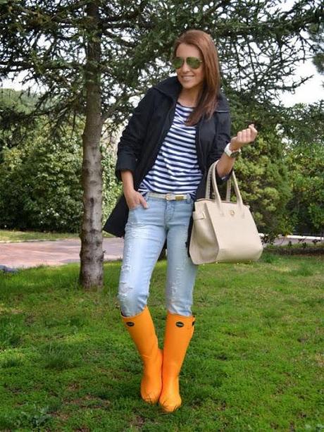 STREET STYLE INSPIRATION; RAIN BOOTS .-