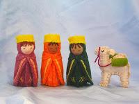 [VIDEO] Bebé contagia con su risa al romper un pedazo de papel