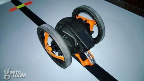Parrot-jumping-sumo-00002