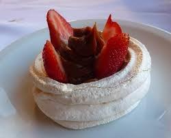 TORTA PAVLOVA