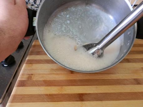 Pintxo molecular de anchoa y tomate