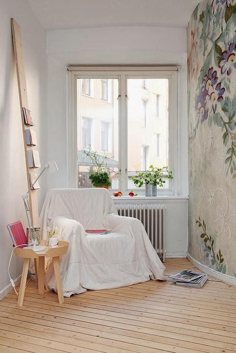 PAPEL PINTADO CON FLORES BORDADAS