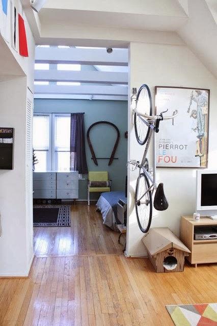 APARCAR LA BICICLETA EN CASA