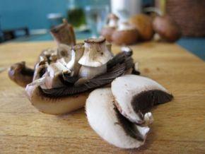 Capricci con champiñones portobello y salsa de puerros