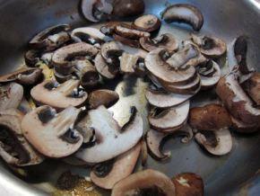 Capricci con champiñones portobello y salsa de puerros