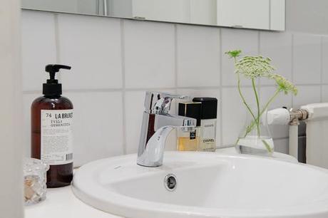 reformas suelo madera blanco Paredes y suelo de madera blanco decoración nórdica escandinava decoración interiores pequeños decoración interiores en blanco cocinas blancas pequeñas cocinas blancas blog decoración nordica escandinava blog decoracion interiores 