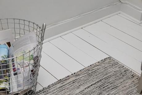 reformas suelo madera blanco Paredes y suelo de madera blanco decoración nórdica escandinava decoración interiores pequeños decoración interiores en blanco cocinas blancas pequeñas cocinas blancas blog decoración nordica escandinava blog decoracion interiores 