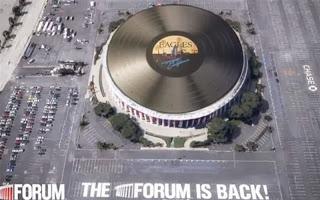 El 'Hotel California' de los Eagles se convierte en el vinilo más grande del mundo