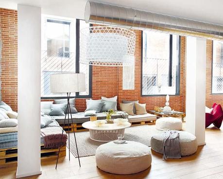 UN SALON REALIZADO CON PALES