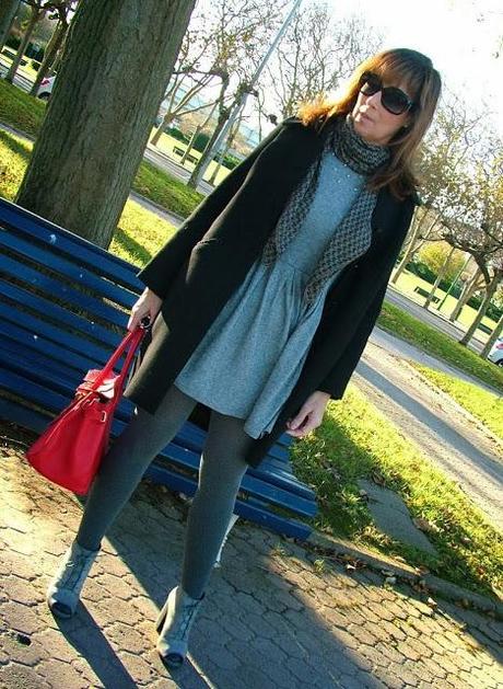 MIS LOOKS - VESTIDO GRIS