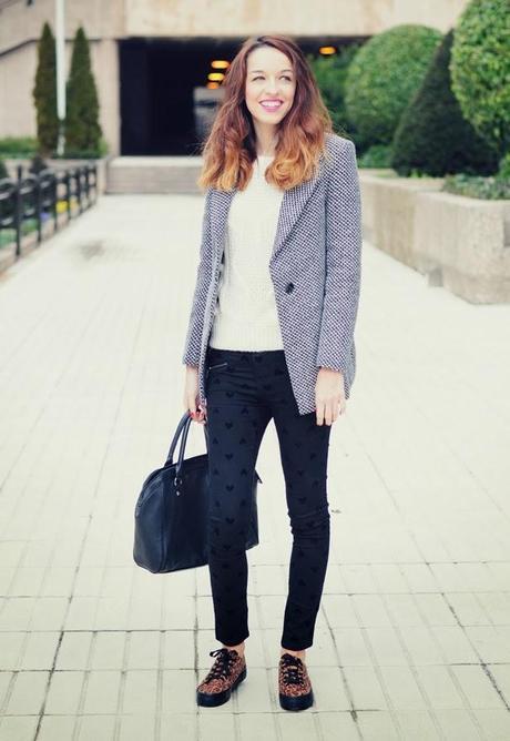 TENDENCIA: ABRIGO TWEED + SUPERGA TENDENCIA: ABRIGO TWEED + SUPERGA