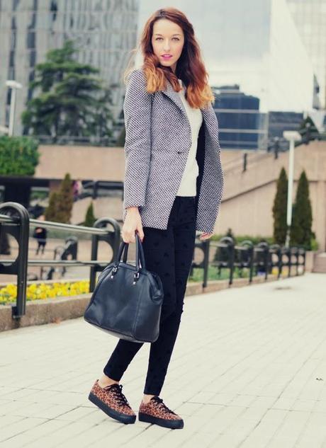 TENDENCIA: ABRIGO TWEED + SUPERGA TENDENCIA: ABRIGO TWEED + SUPERGA