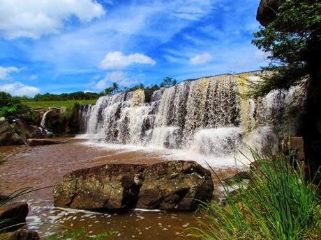 El Salto Mbocaruzú. Ybycuí. Paraguay