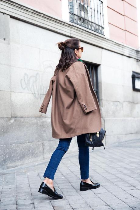 Easy Chic Loafers-Buylevard-Camel_Coat-Sweatshirt-Floral_Scarf-Style-Outfit-21