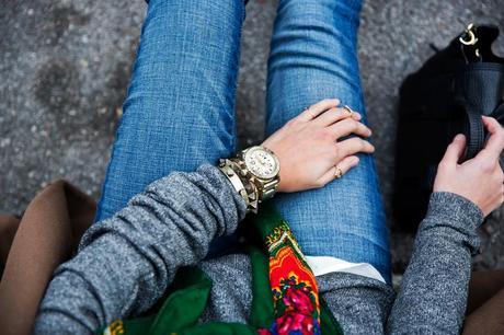 Easy Chic Loafers-Buylevard-Camel_Coat-Sweatshirt-Floral_Scarf-Style-Outfit-9