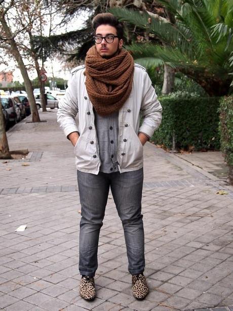 Un niño con zapatos nuevos