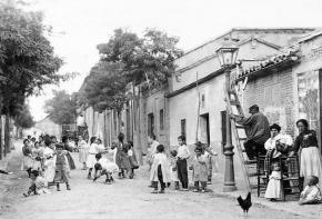 Niños jugando en el Barrio de Prosperidad, en 1906. Madrid