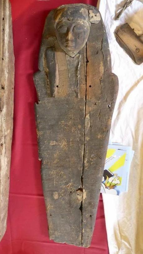 Un momia egipcia en un basurero de París