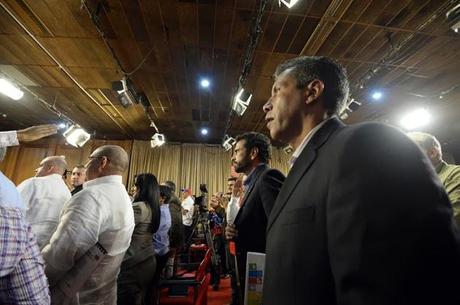 Saludo de Capriles y Maduro