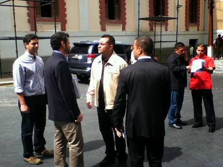 Saludo de Capriles y Maduro