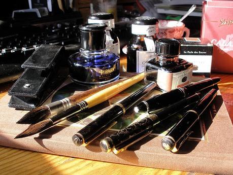 Tintas, plumas y pincel de agua - Pens & Inks