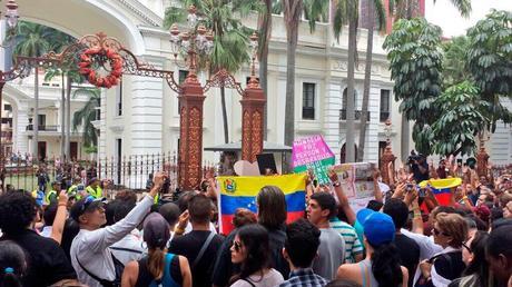 BASTA YA!!! dicen artistas venezolanos- Mónica Spear