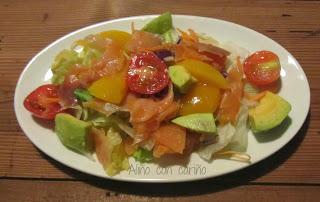 ENSALADA DE AHUMADOS, AGUACATE Y MANGO