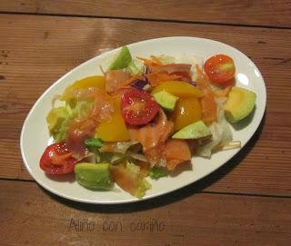 ENSALADA DE AHUMADOS, AGUACATE Y MANGO