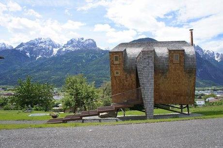 ufogel tiny house for rent austria 3.jpeg.492x0 q85 crop smart La casita de madera a la que le gustaría ser una nave espacial 