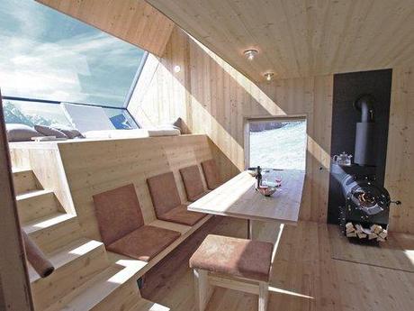 ufogel tiny house for rent austria 4.jpeg.492x0 q85 crop smart La casita de madera a la que le gustaría ser una nave espacial 