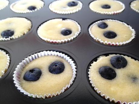 recetas francesas friands financiers recetas fáciles y rápidas postres recetas delikatissen recetas con almendra y frutas mini muffins cupcakes fáciles mini muffins con frutas del bosque arándanos mini magdalenas receta fácil 