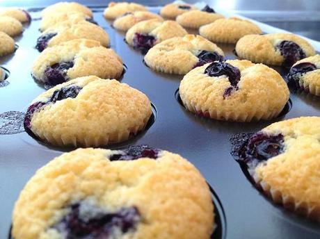 recetas francesas friands financiers recetas fáciles y rápidas postres recetas delikatissen recetas con almendra y frutas mini muffins cupcakes fáciles mini muffins con frutas del bosque arándanos mini magdalenas receta fácil 