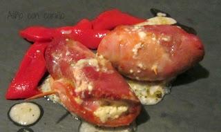 BOCADITOS DE FILETES DE LOMO ADOBADO RELLENOS DE QUESO, BACON Y DÁTILES