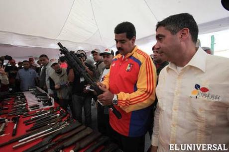 Chávez y Maduro fueron quienes armaron los civiles